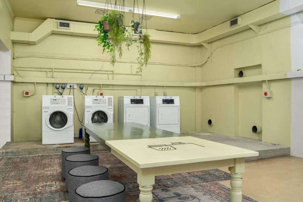 Central Modern City Escape Apartment! Cape Town Eksteriør bilde